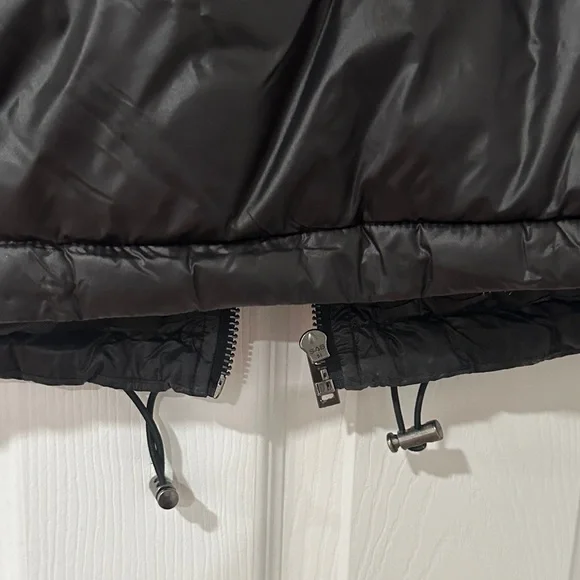 UGG Women's Black Puffer Jacket - Picture 13 of 13